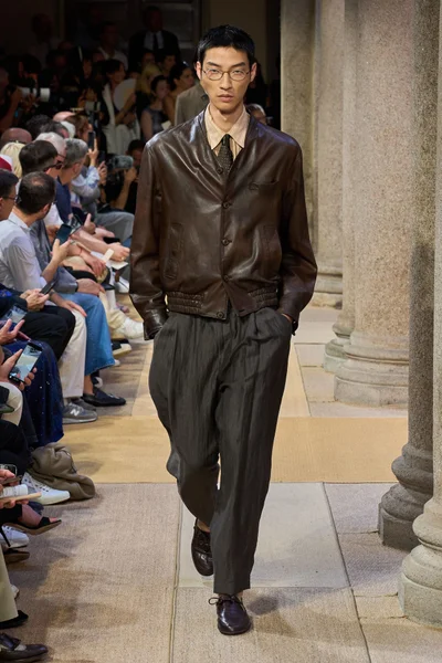 Look 60